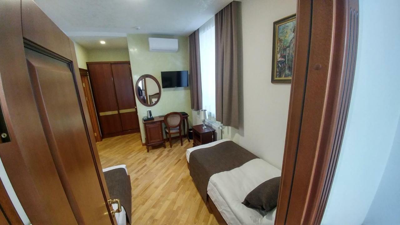 Hotel Meridian Brody Екстериор снимка