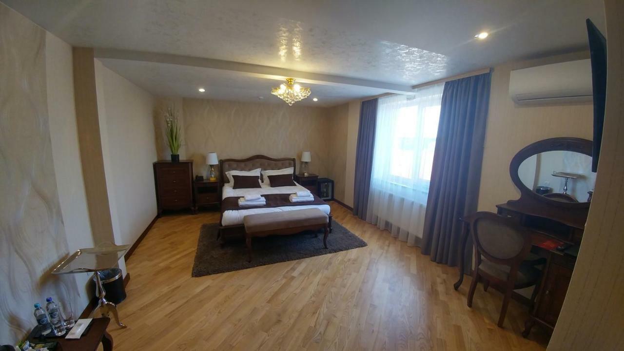 Hotel Meridian Brody Екстериор снимка
