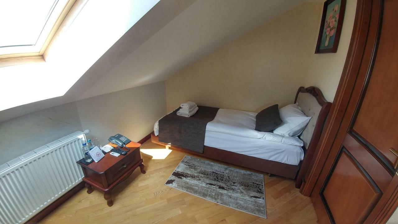 Hotel Meridian Brody Екстериор снимка