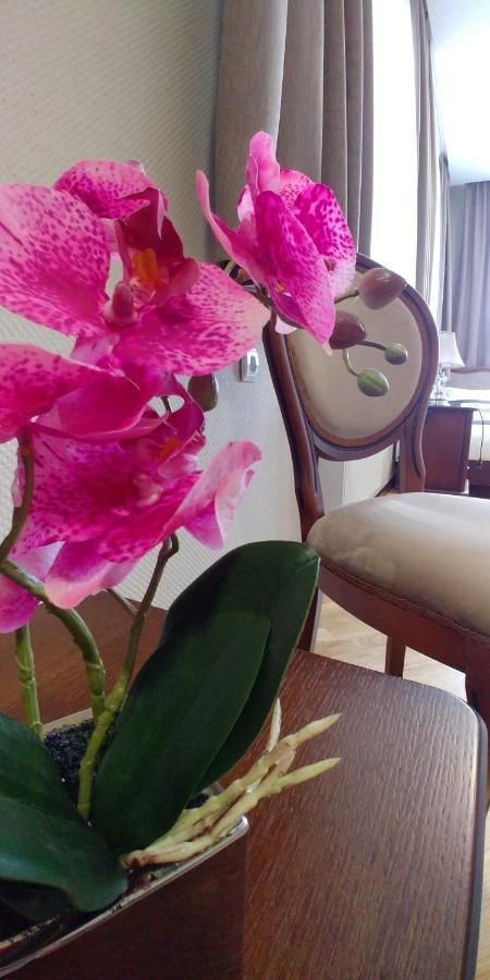 Hotel Meridian Brody Екстериор снимка